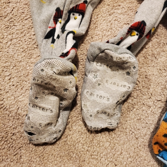 5pcs 12Months Baby Onesies and Pajamas bundle - Picture 5 of 5